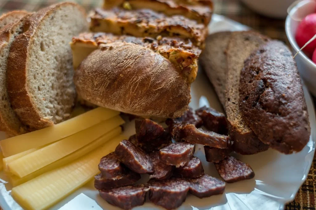 4 Tips for Making an Amazing Cheese and Sourdough Bread Platter